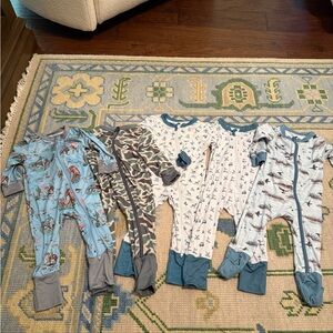 Set of 5 Burlebo Baby Footed Pajamas